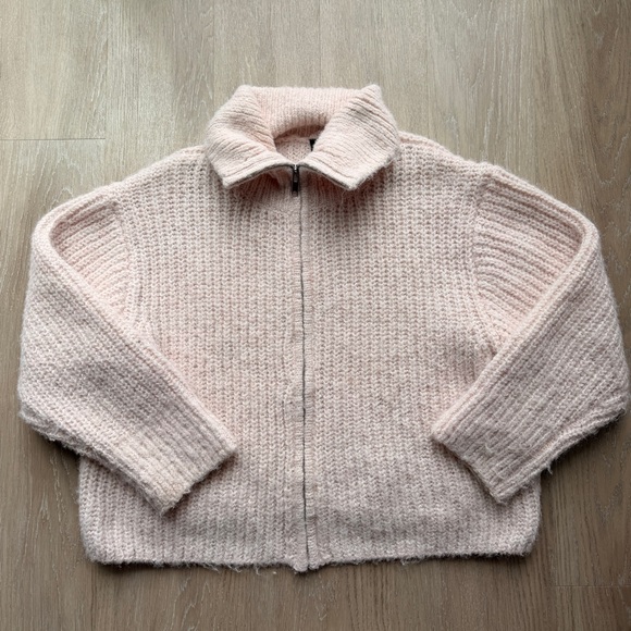 H&M Sweaters - H&M powder Pink Zip-Up Knit sweater